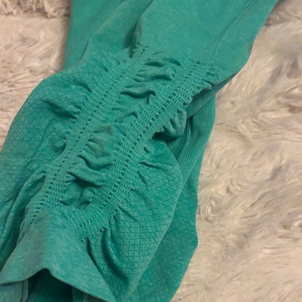 Green Lululemon Compression Capris - image 7